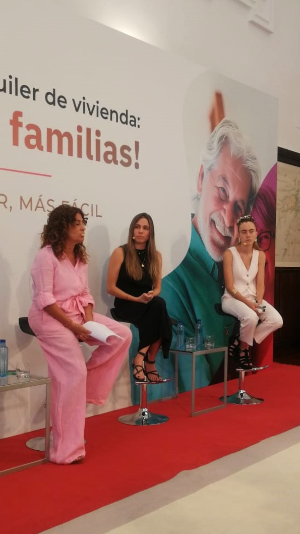 IMPULSA_CyL's tweet image. Ángela, una de las participantes de nuestro proyecto &apos;Viviendas de transición a la vida autónoma&apos;, participa en el acto de la @jcyl donde han presentado las medidas de ayuda al alquiler de vivienda que desarrolla la administración autonómica.

➡️bit.ly/4nNOCXa