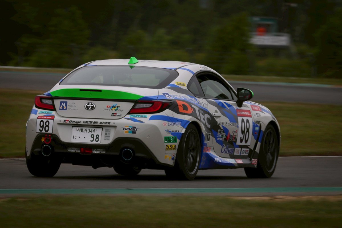 ICH_SPiRiT's tweet photo. GR86/BRZ Cup Rd.4十勝、神奈川トヨタDTEC様より元嶋選手の代役として参戦してきました。予選14位。決勝11位。車は速かったのですが、走りの引き出しが足りませんでした。チームメイトの高橋選手はチーム9年振りとなる優勝🏆素晴らしい体制で走らせていただき、感謝です。 https://t.co/THPSUetRYE
