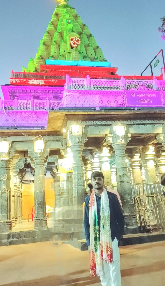 AwadhuteshvarD's tweet photo. देवों के देव महादेव की भक्ति, तप, व्रत और आराधना के पवित्र श्रावण मास के प्रथम सोमवार की आप सभी को हार्दिक शुभकामनाएं।

भगवान भोलेनाथ सभी पर अपनी कृपा दृष्टि बनाए रखें।
ॐ नमः शिवाय 🚩🕉️

 #हर_हर_महादेव https://t.co/id2AaAQJpI