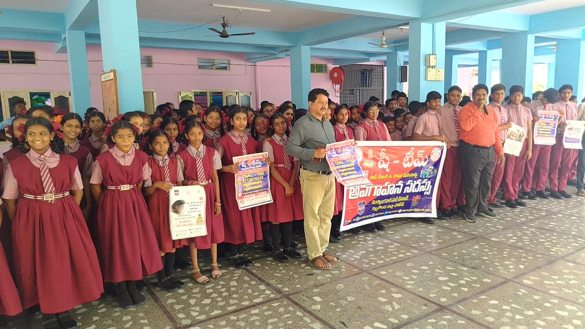 nalgondasheteam's tweet photo. Nalgonda Dist She Team Police Conducted #Awareness_Programme at Girls high school RP Road Nalgonda and Sri Chaithanya High school Miryalguda for crime against Women On : 14-07-2025. 
Cell : 8712670235.
@NalgondaCop @tg_womensafety @TelanganaCOPs https://t.co/9Zng9B9X3E