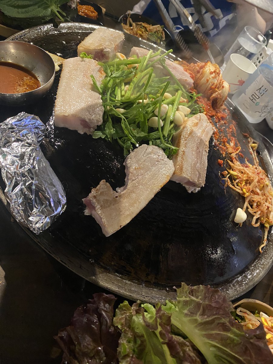 _hanapi424's tweet image. ひちぉちゃんがじゅんちゃんとしゅんやと来てたカンナムのサムギョプサルにきました😘