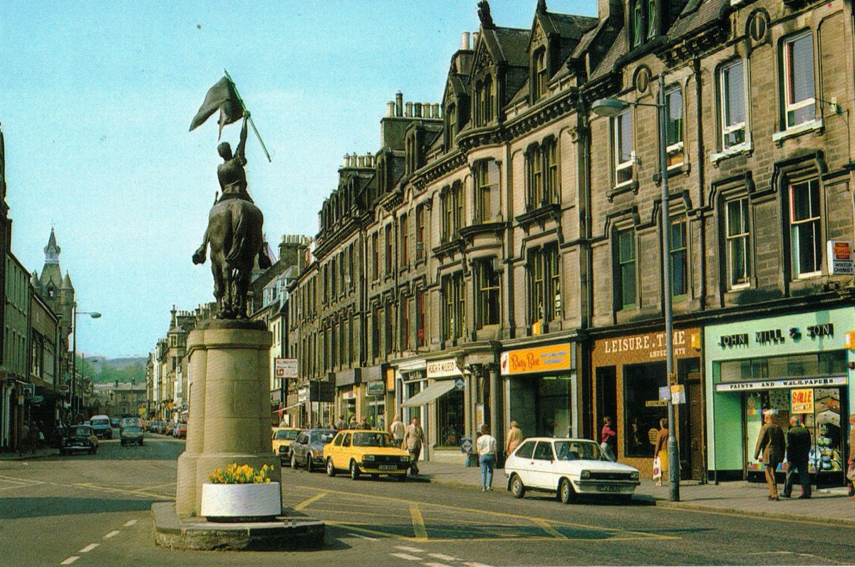 Doon the street in the early 1980s. 

#proHawick