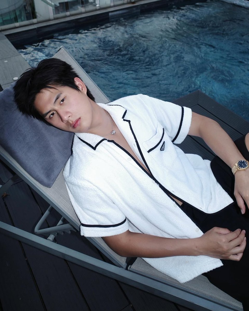 หล่อมากกกก พี่ เฮีย เสี่ย ป๊า ท่าโพสแบบผมนี่แหละเจ้าของรีสอร์ท ㅠㅠ

#winynny