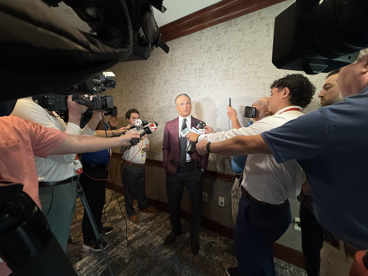 JuliaWesterman's tweet image. Football season is upon us!
Shane Beamer & @GamecockFB players meeting with the SC media ahead of SEC Media Days availabilities.