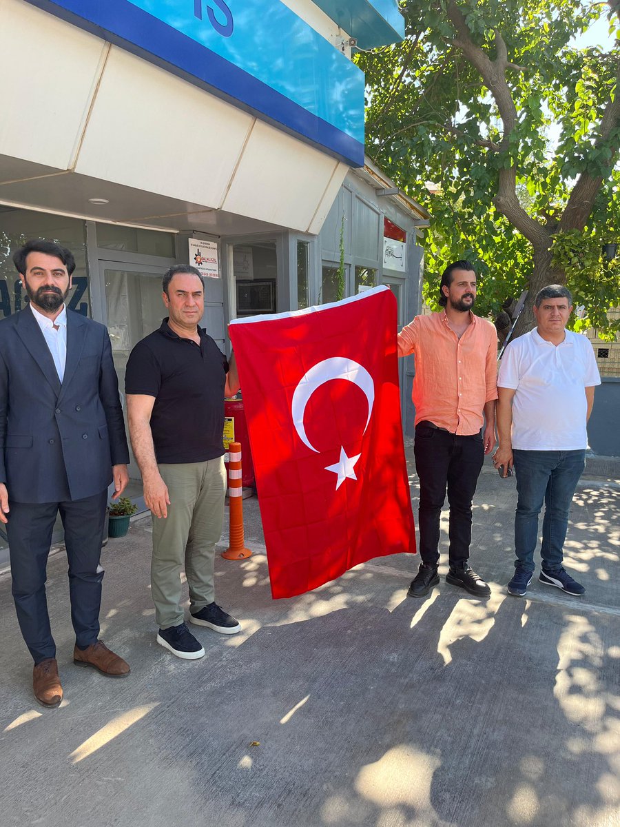 📍KARDEŞLİĞİN ŞEHRİ ŞANLIURFA / EYYÜBİYE

📌 BİZ BİRLİKTE BÜYÜK BİR AİLEYİZ

📌 Tüm teşkilatımız ile birlikte sahada Ay Yıldızlı 🇹🇷 bayraklarımızı esnafımıza ve vatandaşlarımıza armağan ediyor.

Eyyübiye’mizi Türk Bayrakları 🇹🇷 ile donatmaya devam ediyoruz.

Her koşulda, her daim