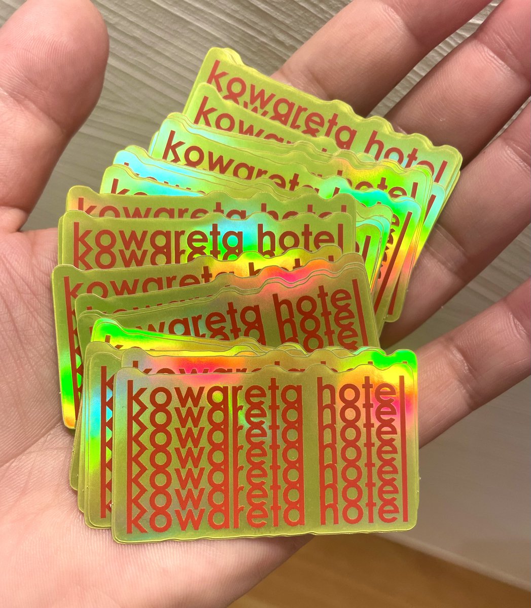 壊れたホテルシール第6弾🟥赤×黄🟡完成🎊

某有名レコード屋さんをイメージしたんですが、キラキラしてるせいかデカ○タCっぽさを強く感じさせます🥤
というわけで暑い夏にエネルギーチャージ☀️
8月3日のインドアフェスから配りますんで、またもらってやってくださーい🙌