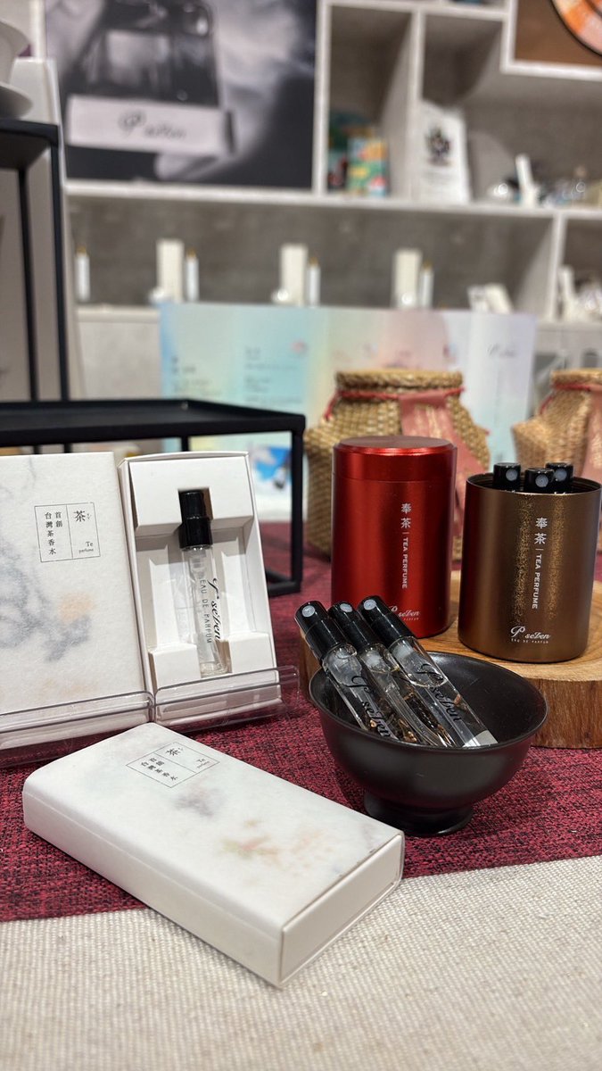 PanSeven's tweet image. 博多阪急は、はやくも明日最終日😌🌻
今回もやはり奉茶ディスカバリーセットが人気NO.1👑
お茶らしい香りを全て試ししたいという方にはぴったりです!
そして…
茶香水月の企画商品"茶香水セット"再販決定✨🙌7月限定・数量限定ですので、
迷われてる方はお早めに💨