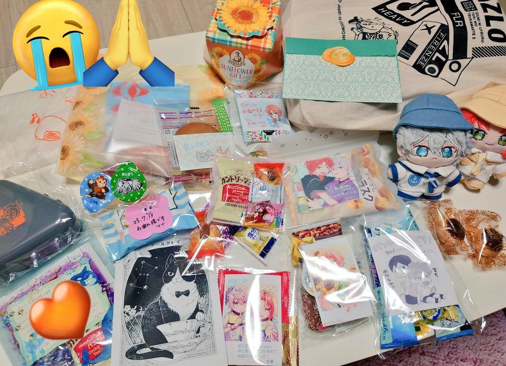 hamuhamu9719's tweet image. 差し入れありがとうございました✨大事に食べたり飲んだり使ったりします🎶💕🌈