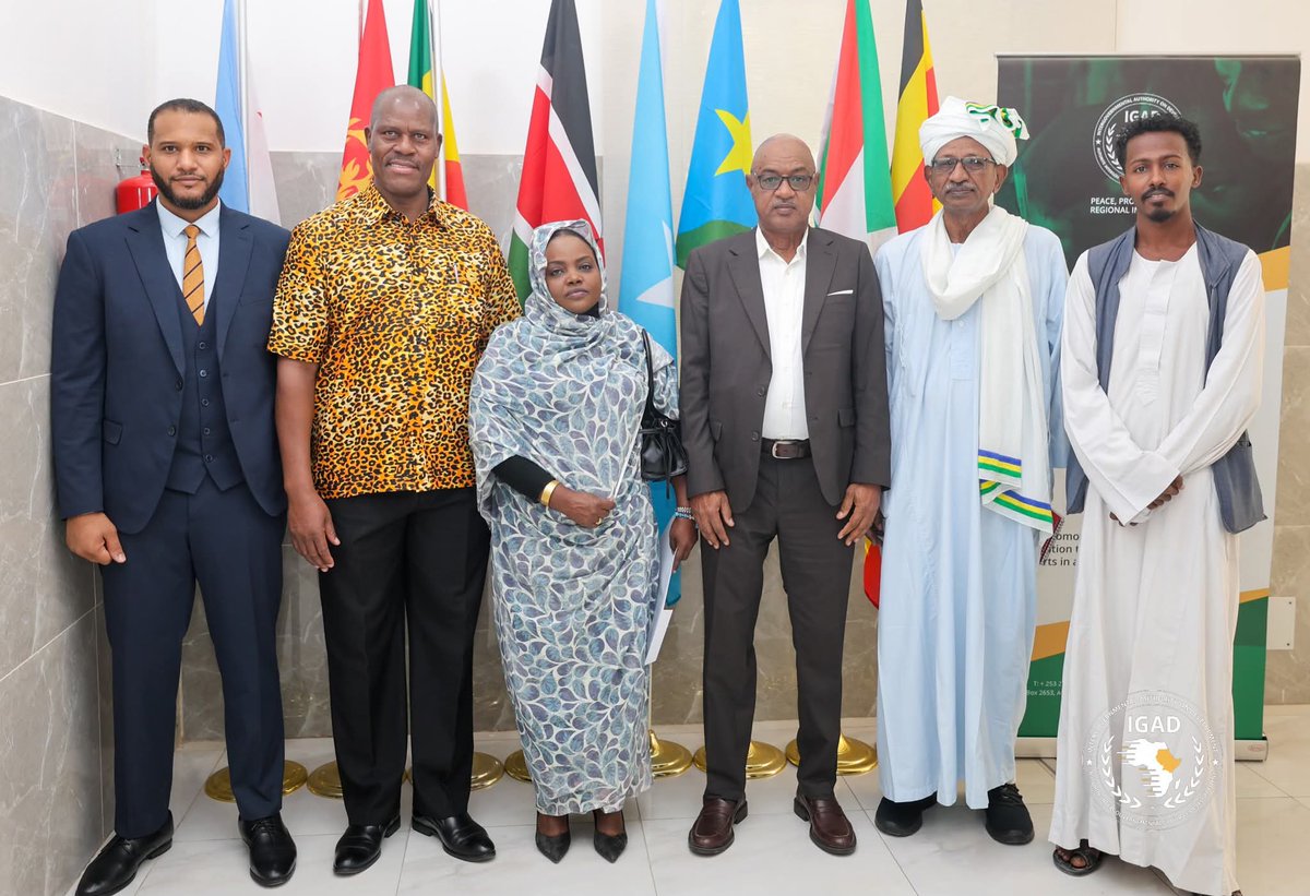 NationalTrendSD's tweet image. الوفد المدني للمناصرة يلتقي قيادة الأمانة العامة لـ IGAD ويؤكد على اهمية دور الهيئة في دعم الحل السياسي في السودان 
جيبوتي – 14 يوليو 2025

في إطار جولته الإقليمية، عقد الوفد المدني للمناصرة المعني بإنهاء الحرب ودعم الحوار السوداني – السوداني، لقاءً مهماً صباح اليوم مع قيادة…