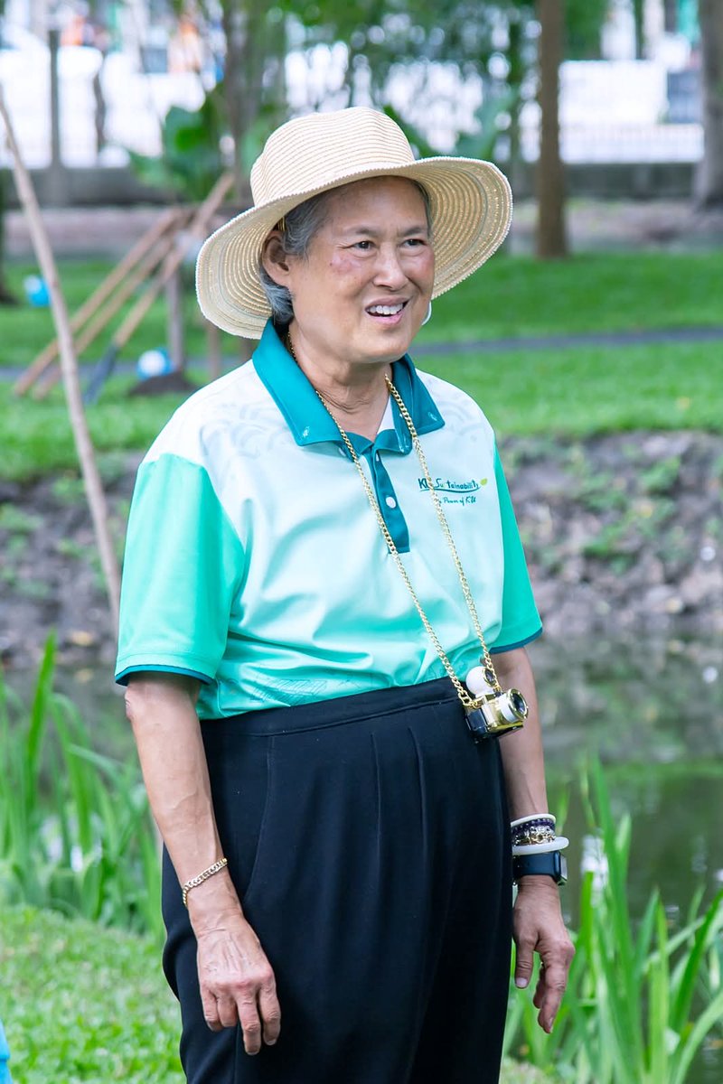 เสด็จฯ ไปทรงปลูกต้นไม้ร่วมกับนิสิตและบุคลากร คณะวนศาสตร์ มหาวิทยาลัยเกษตรศาสตร์ เนื่องในเทศกาลวันเข้าพรรษา ปี 2568 
ณ มหาวิทยาลัยเกษตรศาสตร์ บางเขน
เมื่อวันที่ 11 กรกฎาคม 2568