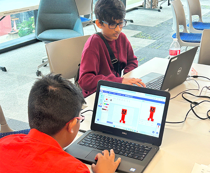 UTSA's tweet image. What's your favorite snack? 🍎 In a new summer camp offered by our School of Data Science, UTSA middle schoolers used AI to find out.
Learn more: bit.ly/4lNDBmJ
#UTSA #ShowMeYourSummer @UTSACAICC