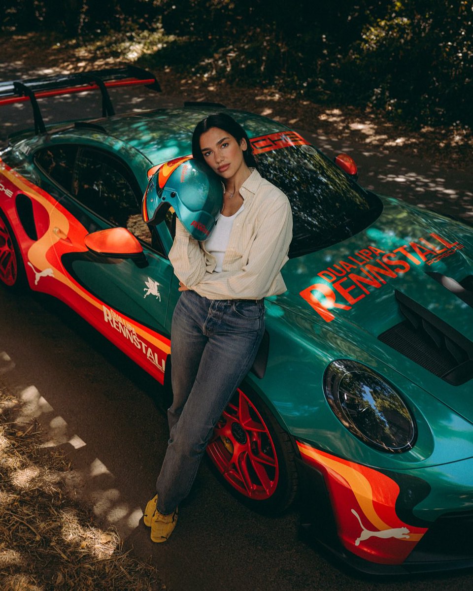 TeamDuaHQ's tweet image. Helmet on with Dua at the Goodwood Festival of Speed π
Her Rennstall GT3 RS is now up for auction in support of the #SunnyHillFoundation π