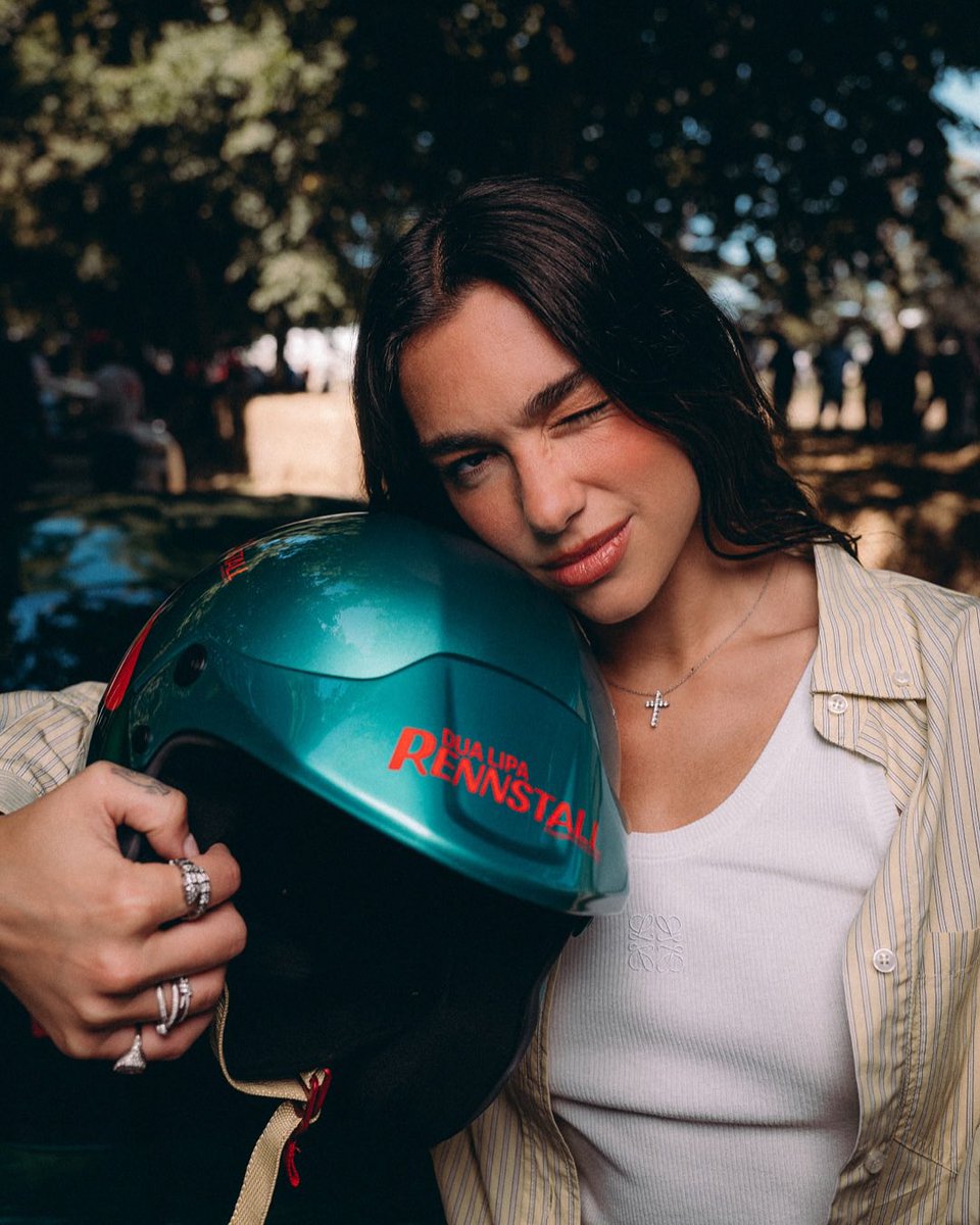 TeamDuaHQ's tweet image. Helmet on with Dua at the Goodwood Festival of Speed π
Her Rennstall GT3 RS is now up for auction in support of the #SunnyHillFoundation π