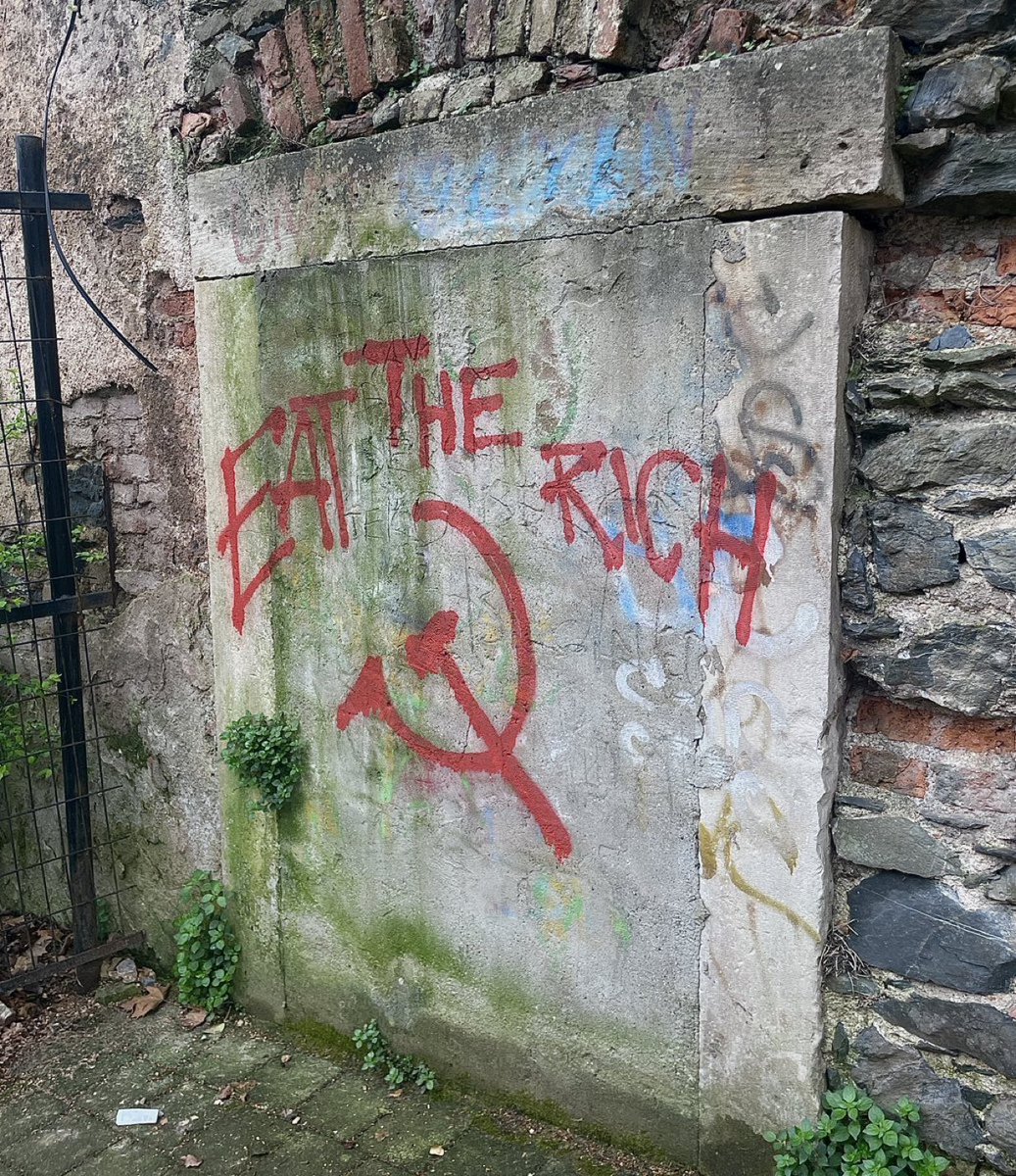 PHOTO | “Eat the Rich”