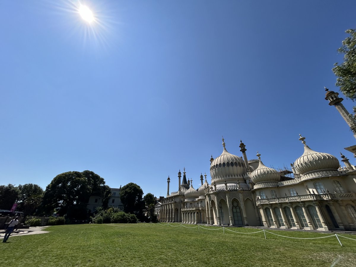 brightonalumni's tweet image. There’s no place better than Brighton in the summer! 😍☀️

Who has visited our city’s iconic pavilion or perhaps spent a sunny day lunching in the stunning gardens? 👇