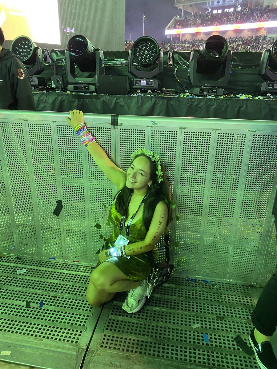 Lulu π€ misses taylor (@mdof_starlights) on Twitter photo βYou look happierβ
Me: Thanks, I just reminisced witnessing the Eras Tour π₯Ή #SwiftDay
<a href="/taylornation13/">Taylor Nation</a> <a href="/taylorswift13/">Taylor Swift</a> βYou look happierβ
Me: Thanks, I just reminisced witnessing the Eras Tour π₯Ή #SwiftDay
<a href="/taylornation13/">Taylor Nation</a> <a href="/taylorswift13/">Taylor Swift</a>