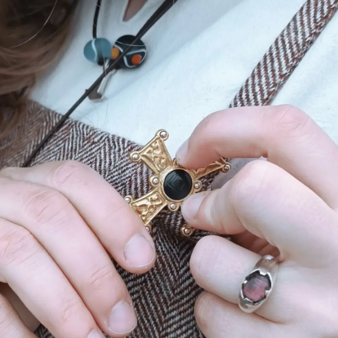 caledonianforge's tweet image. A selection of pieces from Viking contexts. The silver hammer with glass beads from a grave in Repton, England
A silver and glass ring from Birka, Sweden and the gilt bronze and silver cross from Ballycotton, Ireland.