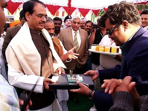 अगला बीजेपी अध्यक्ष वही चाहिए जो रेंग रही कांग्रेस को पूरी तरह नष्ट कर सके। दिल्ली मे नरेंद्र मोदी और अमित शाह के बाद यदि किसी को इसका व्यापक अनुभव है तो वो शिवराज ही है।

मध्यप्रदेश मे 2003 मे आखिरी बार कांग्रेस देखी गयी थी, उमा भारती के नेतृत्व मे बीजेपी ने 173 सीटें जीती थी।