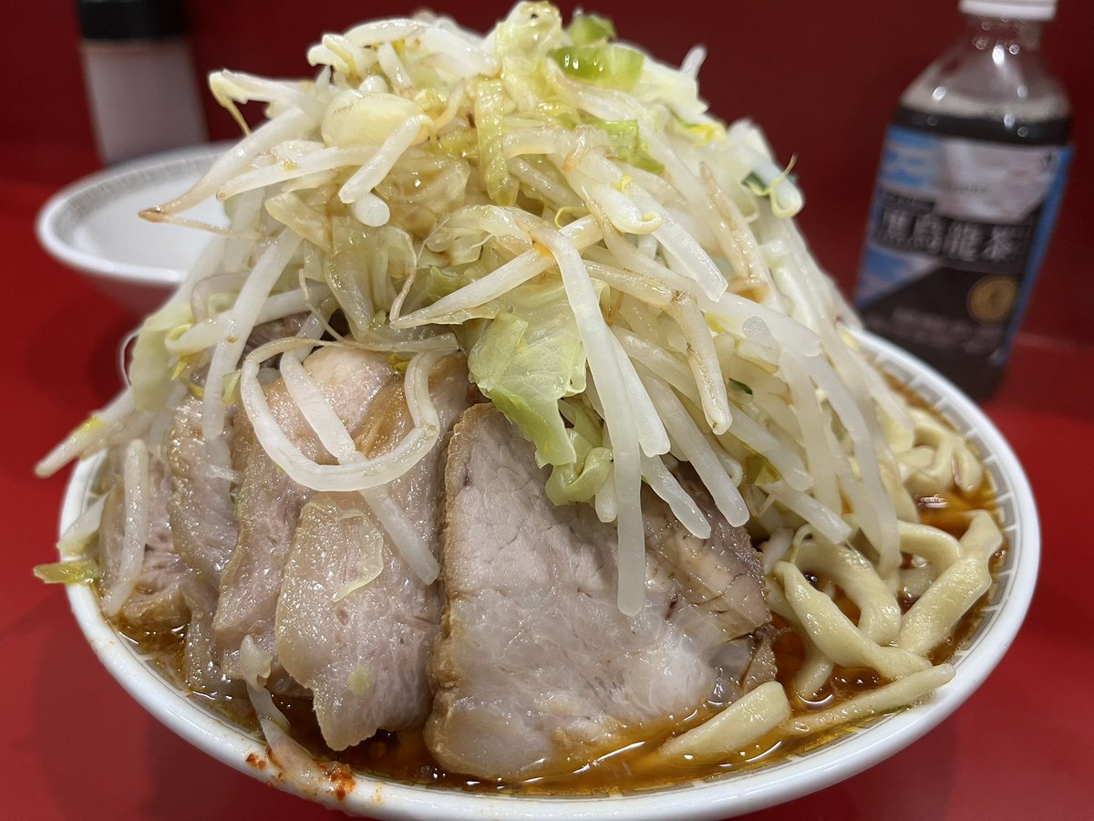 yasai2626's tweet image. ラーメン二郎 生田駅前店
小豚 麺半分 発汗
発汗ってニンニクは入ってないですよね?明日大事なアポなんです…味覚障害なのでわかりません…。
美味しかったです。ありがとうございました。