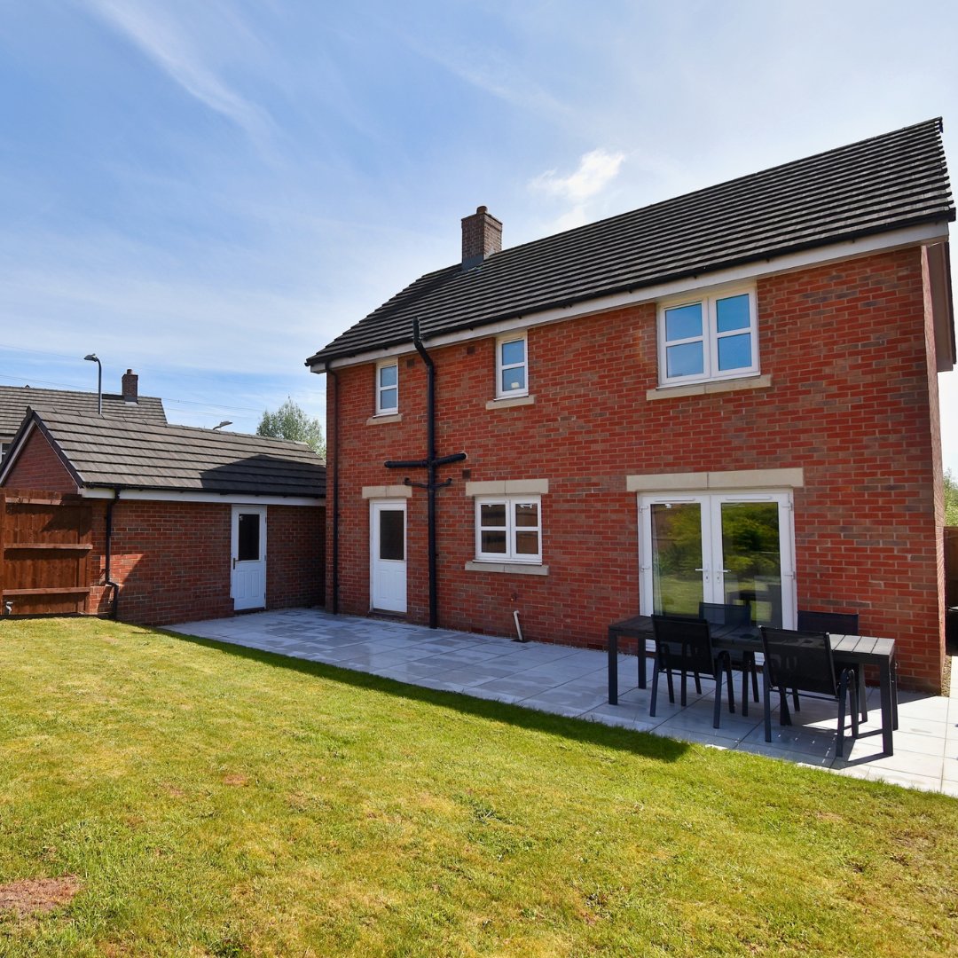 NEW PRICE - Llanfoist, Abergavenny
👉 Detached, modern home
👉 Situated towards the end of a quiet cul-de-sac
👉 Countryside views
👉 4 bedrooms
👉 2 driveways &amp; single garage⠀⠀⠀⠀
£435,000
EPC Rating - B. Council Tax Band - F. Freehold
01873 858990📞
bit.ly/3Srokf2