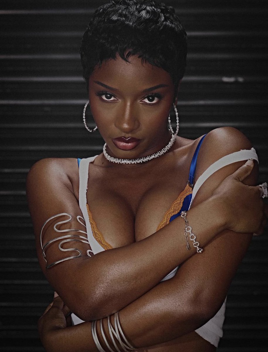 TheDamiForeign's tweet photo. Can we all agree that Ayra Starr is the sexiest female artiste is Nigeria?🤔 https://t.co/judsxXv1Zp