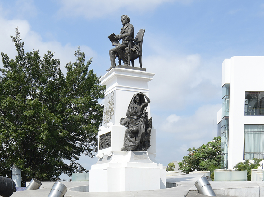 La edición príncipe de #CantoABolívar de José Joaquín Olmedo, apareció en junio de 1825 con el siguiente colofón: «Guayaquil Imprenta de la ciudad, por M. I. Murillo 1825». Aquí mi primera entrega sobre este poema fundacional: acoso-textual.blogspot.com/2025/07/la-vic…
#BicentenarioCantoABolívar