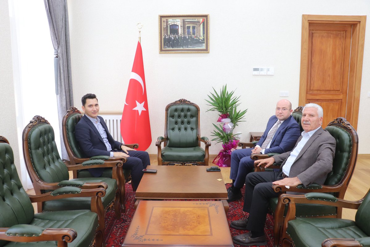 📍Çüngüş

İlçe Kaymakamımız Sayın Adem Karataş ile birlikte, son çıkan kararname ile Çüngüş ilçemizde göreve başlayan Çüngüş Kaymakamı Sayın Metin Baskın’a hayırlı olsun ziyaretinde bulunduk.

Sayın Kaymakamımıza misafirperverliğinden dolayı teşekkür eder, hayırlı çalışmalar