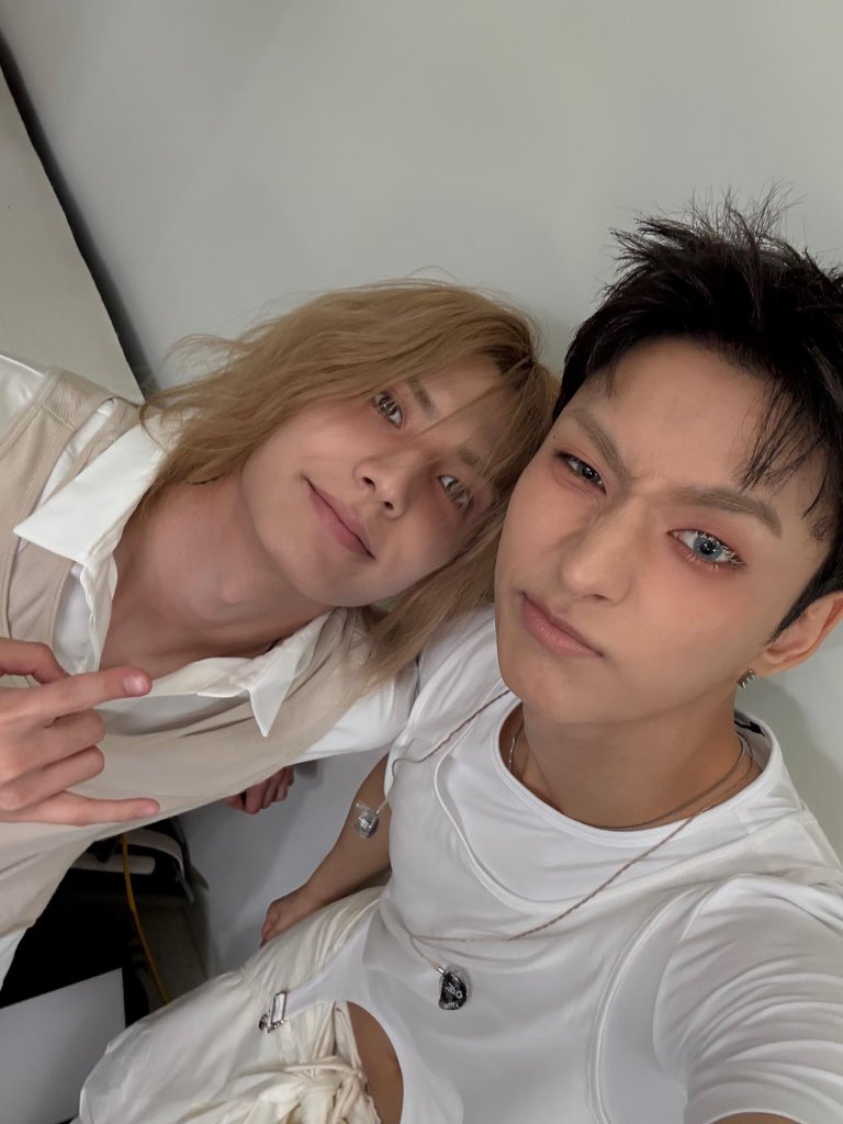 oritheplaza's tweet image. 나 지구에 있는거맞지.....
제발꿈이아니라고말해줘.........