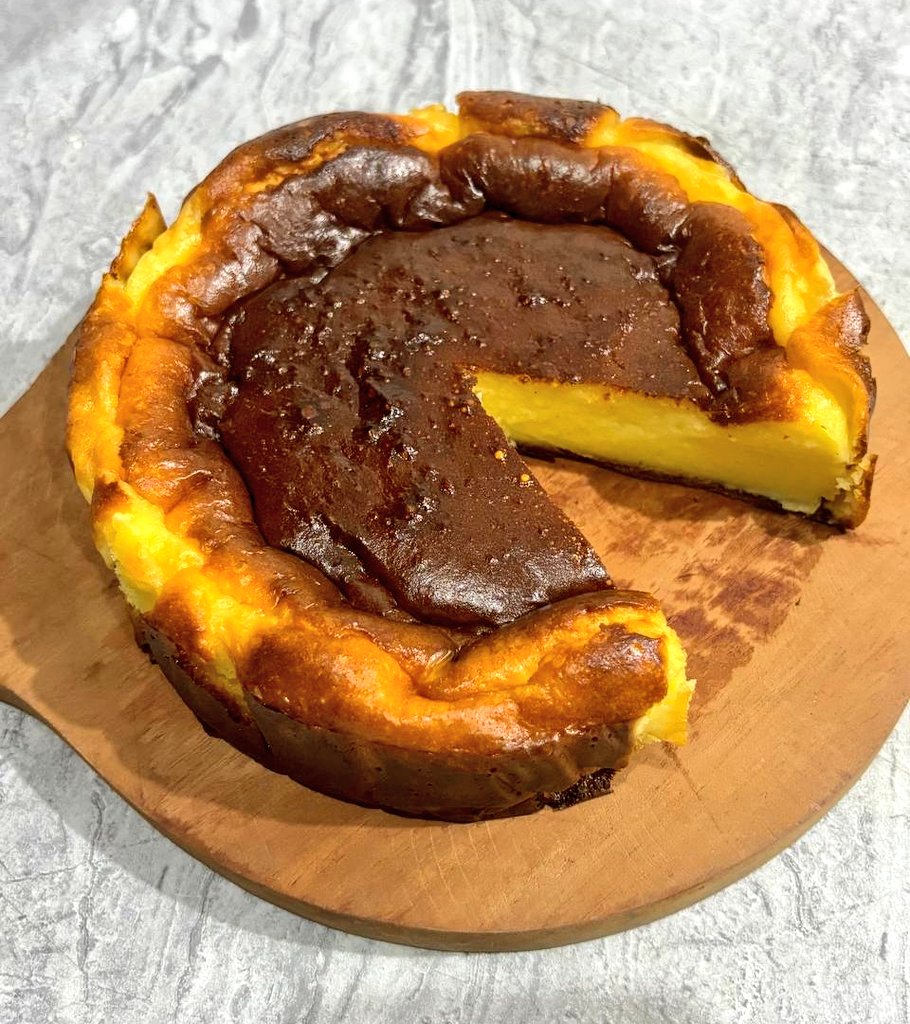 ecrireza's tweet photo. burnt basque cheesecake 🧀✨️ https://t.co/8a6HI37vWX