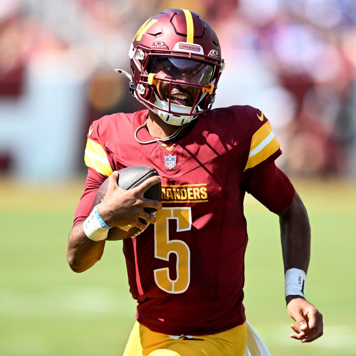 SleeperWSH's tweet image. Jayden Daniels has been ranked as the number 5 QB in the NFL execs 🔥
The full top 10:
1: Patrick Mahomes
2: Josh Allen
3: Joe Burrow
4: Lamar Jackson
5: Jayden Daniels
6: Matthew Stafford
7: Justin Herbert
8: Jared Goff
9: Jalen Hurts
10: Baker Mayfield
Thoughts?⬇️
Via…