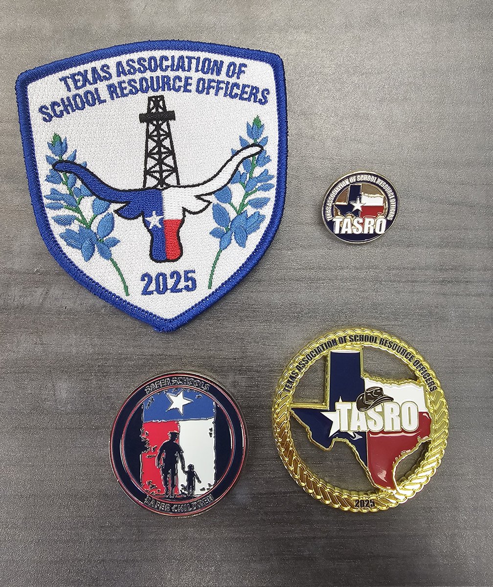 ChiefShughes's tweet image. My #SROs got back from @NASRO_Info today and brought me some swag! Look at the size of the @TASRO_org coin!
