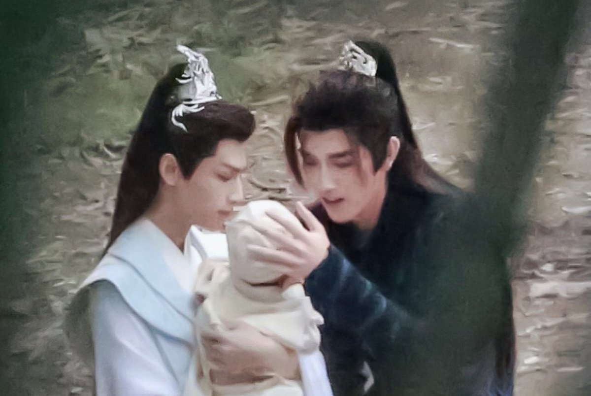 Quitaron una frase que dice Chu Wanning que se me hace muy tierna de su parte. 😭

Acá Chu Wanning dice que él no mima/engaña para hacer sentir mejor a personas mayores de cinco años. Te da una idea de que CWN es más dulce con los niños (aunque sus interacciones posteriores