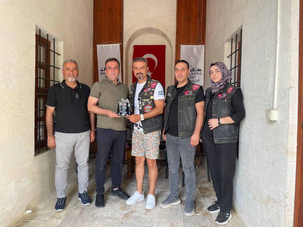 Global Mobis Şanlıurfa Motosiklet Bisiklet Derneği Başkanı Ali Haydar Küçük, Dernek Saymanı Ahmet Karanfil, Dernek üyesi Merve Demir, Kent Konseyi Başkanımız Süleyman Hartavioğlu ve Yürütme Kurulu Üyesi Mehmet Aslan’ı ziyaret etti.

Nazik ziyaretlerinden dolayı kıymetli