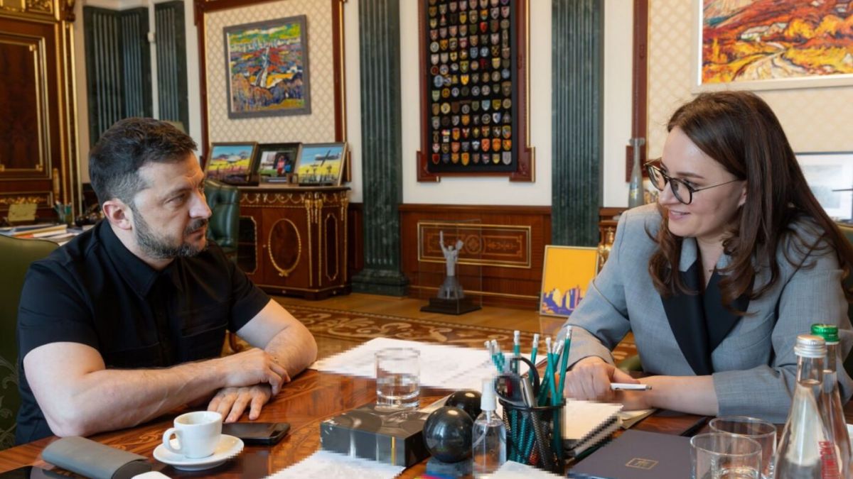 #SONDAKİKA Ukrayna Cumhurbaşkanı Volodimir Zelenski, Ukrayna Başbakan Birinci Yardımcısı Yuliya Svıdırenko'ya, başbakanlık görevini teklif etti. Ukrayna'da yeni hükümetin kurulması, an meselesi. #ukrayna