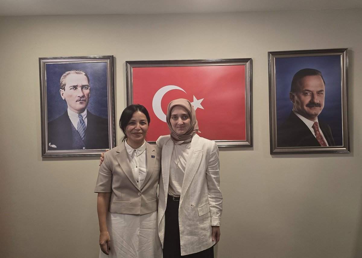 berilgumus's tweet image. Anahtar Parti Kadın Kolları Genel Merkez Başkanı olarak çok sevdiğim, Partimizin kurucularından Sayın Hilal Güntülü Kavuncu Demirtaş atanmıştır. Kendisine ve partimize hayırlı olmasını diliyorum.