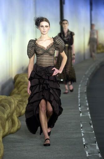 churchofysl's tweet image. CHANEL SS2001 COUTURE: it’s amazing how seeing a piece in bad lighting/photo can put you off it but when properly lit you can really appreciate the intricacies!!