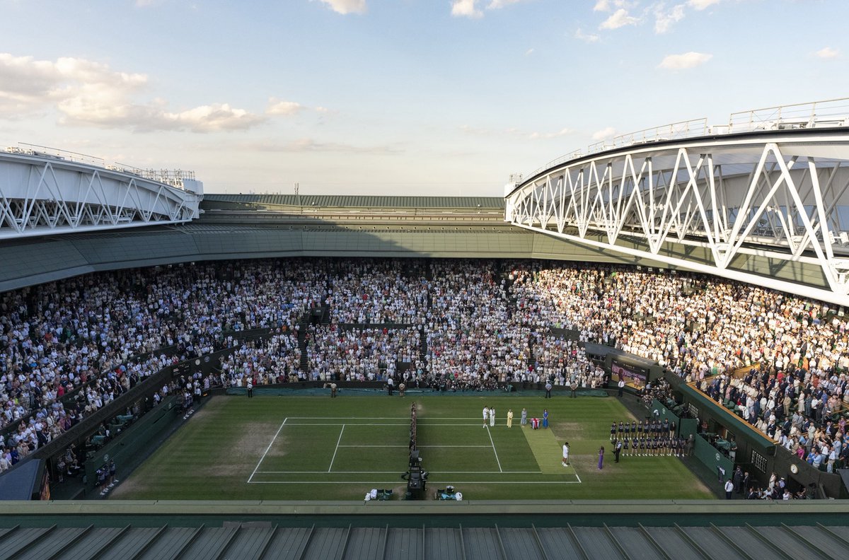 KensingtonRoyal's tweet image. A pleasure to be back in SW19 for the finals of this year’s @Wimbledon Championships.
Congratulations again to @iga_swiatek and @janniksin on your wins! And a huge thank you to everybody involved in making the tournament so special. 🎾🍓