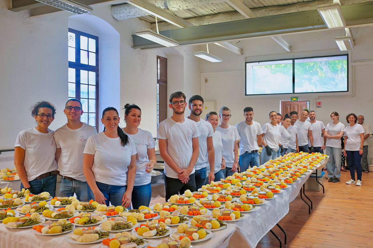 🇫🇷La 2ème édition du « Banquet Forcalquiéren » fut un immense succès! Forcalquier fut une nouvelle fois l’épicentre départemental du lien social, du partage et de la qualité de vie. 
Et c’est grâce à votre présence!💪🙏🇫🇷

#forcalquier #fetenationale