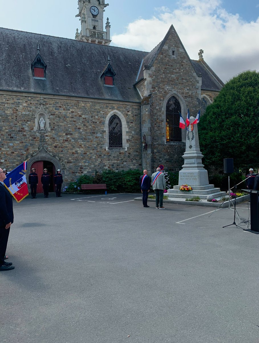 Bonne fête nationale 🇫🇷 #14juillet . Montreuil-sur-Ille . Aux côtés de Yvon Taillard, maire. Liberté - Égalité - Fraternité. Vive la République ! Vive la France 🇫🇷 !