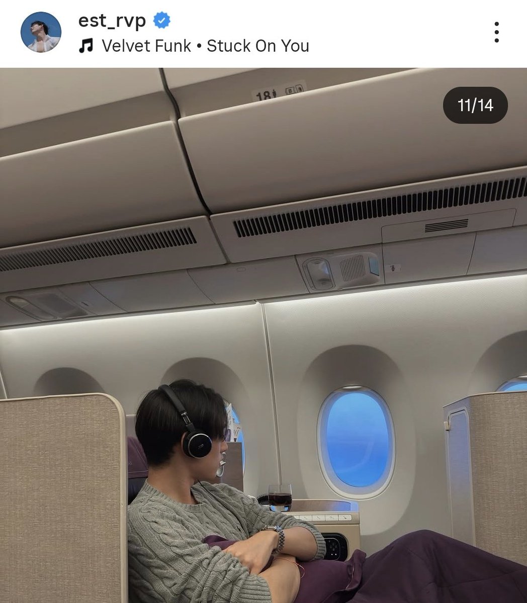 Stuck on you

มีใครแอบบอกรักกันผ่านเพลงปะคะ 😳

#WilliamEst