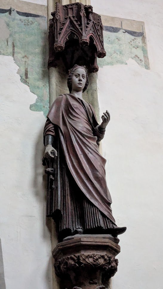 MizeraMichael's tweet image. Church of St. Michael the Archangel in Vienna. The Chapel of the Cross was founded in 1350 by the ducal Kitchen Master, Stiborius Chrezzel. Under canopy stand the 170 cm tall, important sandstone figure by the Master of St. Michael: St. Catherine, circa 1350/55. My📸. #Vienna