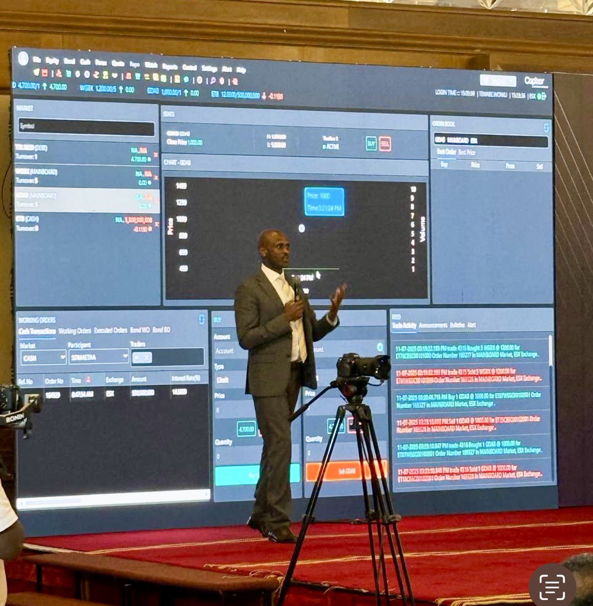 Zemedeneh's tweet image. የኢትዮጵያ ፈር ቀዳጅ ኢንቨስትመንት ባንክ የሆነው ሲቢኢ ካፒታል የኢትዮጵያ የሰነደ ሙዓለ ንዋዮች ገበያ (ESX) ባዘጋጀው ይፋዊ የሰነደ ሙዓለ ንዋዮች ግብይት ላይ በታሪክ ለመጀመሪያ ጊዜ የኢትዮጵያ መንግስት የግምጃ ቤት ሰነዶችን  በተሳካ ሁኔታ…