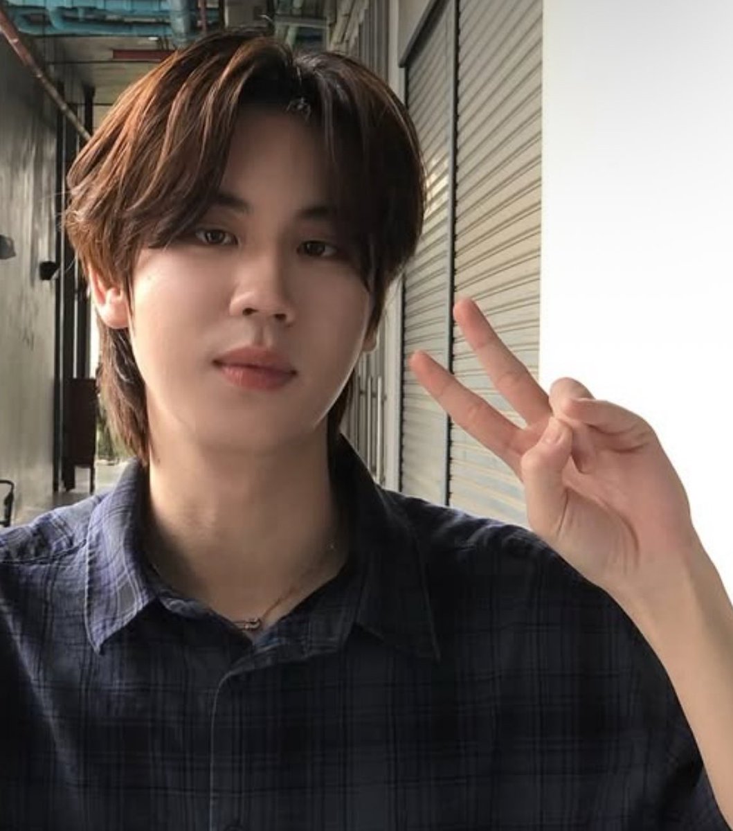 หล่อ waaaaaaaa ╥_╥ 🤎🤍