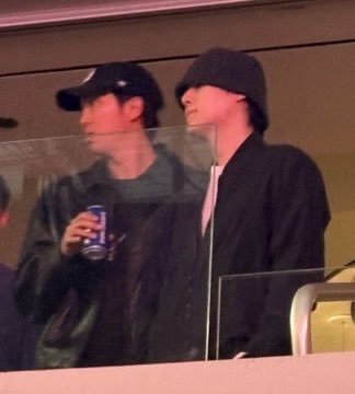 syubhoya's tweet photo. are they dating? https://t.co/P8RGvDdHoq