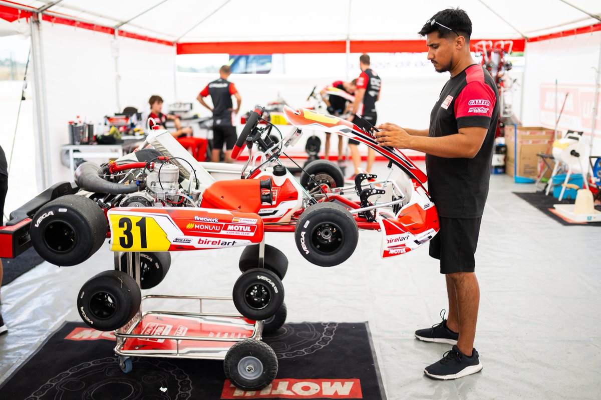 Mediagé Comunicación (@mediagecom) on Twitter photo 🏆 Doble victoria de <a href="/MonlauMotul/">Monlau Motul Technical School</a> en el CEK de Chiva
🥇 Sasha Miras domina las dos finales en la categoría Mini Rookie del Campeonato de España de Karting, compartiendo un destacado triplete en el primer cajón con Leo Devahive y Thiago Huertas.
+info ➡️ logicmailing.com/Monlau/2025/CE… 🏆 Doble victoria de <a href="/MonlauMotul/">Monlau Motul Technical School</a> en el CEK de Chiva
🥇 Sasha Miras domina las dos finales en la categoría Mini Rookie del Campeonato de España de Karting, compartiendo un destacado triplete en el primer cajón con Leo Devahive y Thiago Huertas.
+info ➡️ logicmailing.com/Monlau/2025/CE…