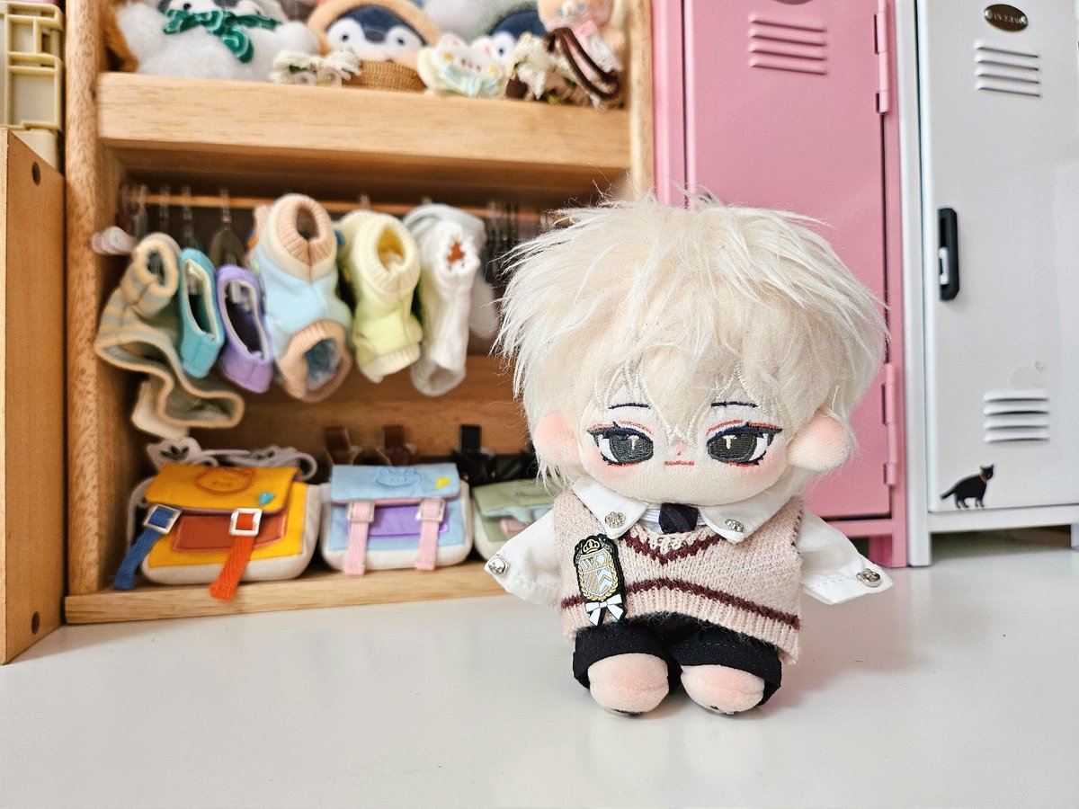 pengu_som's tweet photo. 알람이 와서 1년만의 인형 사진을.... 아직도 계셔주셔서 감사합니다🥹🥹 인놀을 안 하는 건 아니에요..ㅜ

#콩별 #콩달 https://t.co/SOi2eBjVNQ