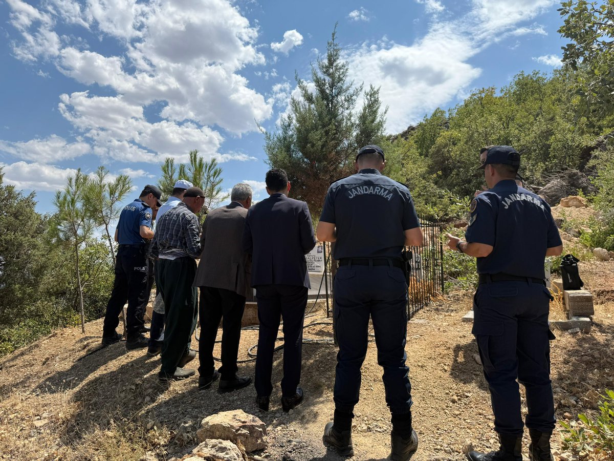 İlçe Kaymakamımız Sayın Adem Karataş ile birlikte;

📍Kale Mahallemizde 
Şehidimiz Ömer Yaman’ın

📍Sine Mahallemizde
Şehidimiz Siraç Balpetek’in kabirlerini ziyaret ettik.

Vatanımız uğruna can veren şehitlerimizi rahmet ve minnetle anıyoruz… 🤲🏻