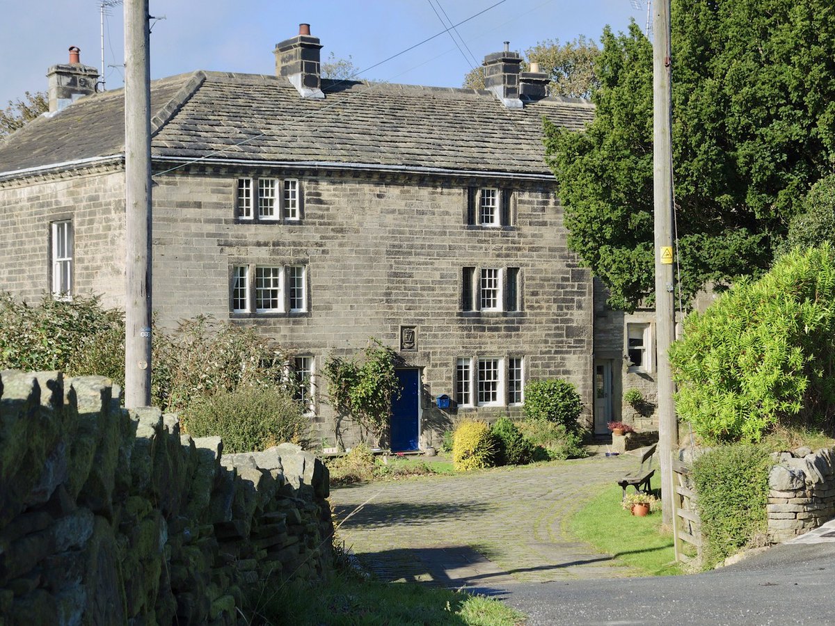 YorksVernacular's tweet image. Looking forward to our next event, a walk around the vernacular buildings of the Upper Holme Valley on Saturday. We'll explore the landscape and will see farmhouses, handloom weavers' cottages, agricultural buildings and small scale industrial buildings. yvbsg.org.uk/events.html.