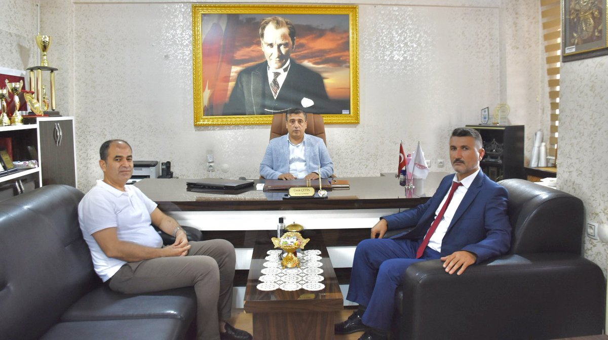 Nusaybin İlçe Milli Eğitim Müdürlüğü (@nusaybin_mem) on Twitter photo 📍İlçe Millî Eğitim Müdürümüz Sayın Ümit ÇETİN, göreve yeni başlayan Şube Müdürümüz Sayın Sinan ÇETİN ve Halk Eğitimi Merkezi Müdürü Sayın İbrahim Halil BİÇEN’i makamında kabul ederek, kendilerine yeni görevlerinde başarılar diledi. 🎉
<a href="/tcmeb/">Millî Eğitim Bakanlığı</a>
<a href="/Yusuf__Tekin/">Yusuf Tekin</a>
<a href="/Mardin_Valiligi/">Mardin Valiliği</a> 📍İlçe Millî Eğitim Müdürümüz Sayın Ümit ÇETİN, göreve yeni başlayan Şube Müdürümüz Sayın Sinan ÇETİN ve Halk Eğitimi Merkezi Müdürü Sayın İbrahim Halil BİÇEN’i makamında kabul ederek, kendilerine yeni görevlerinde başarılar diledi. 🎉
<a href="/tcmeb/">Millî Eğitim Bakanlığı</a>
<a href="/Yusuf__Tekin/">Yusuf Tekin</a>
<a href="/Mardin_Valiligi/">Mardin Valiliği</a>