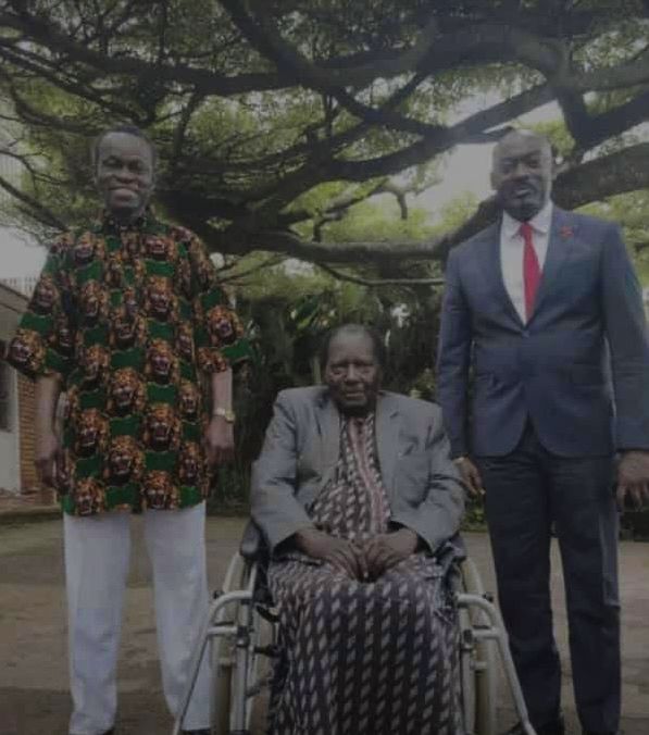 Mbidde's tweet image. We have lost a dexterous,deft, and crackerjack jurist .A juridical pugilist,a littérateur of Brobdingnagian brilliance with humongous knowledge and spunky and valorous resolve .
I remember my last meeting with him and Prof PLO.
RIP 🙏
